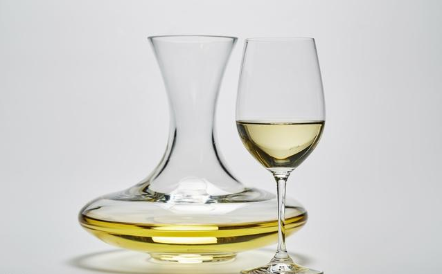 白葡萄酒需要醒酒吗？揭开白葡萄酒“呼吸”的秘密